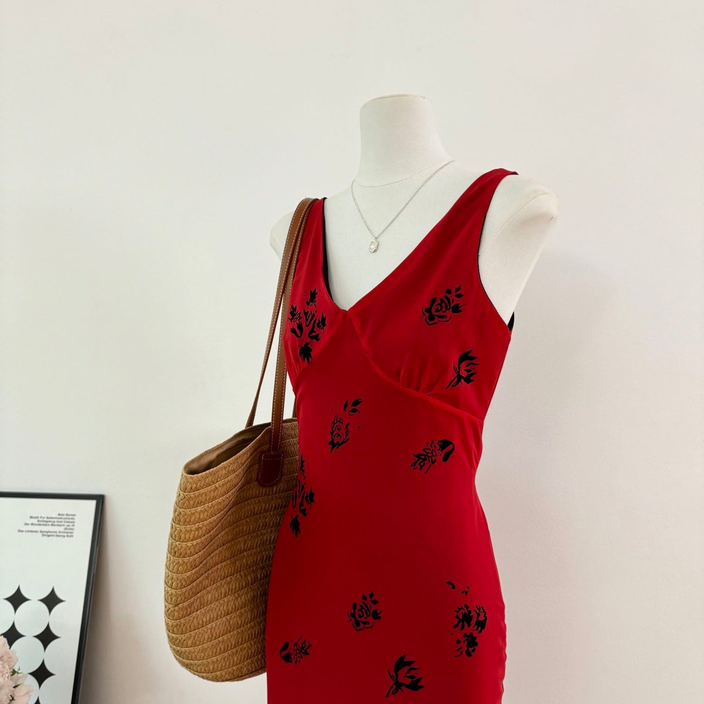 Miyu homemade, red v-neck suspender dress for women's summer waist, hip-wrapped fishtail dress, long red dress, rose.