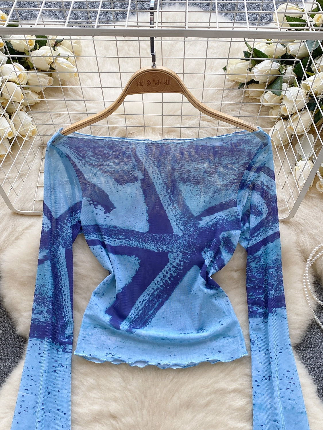 Sweet and spicy small top women's autumn 2025 new design sense printing one-word shoulder slim short versatile long-sleeved T-shirt