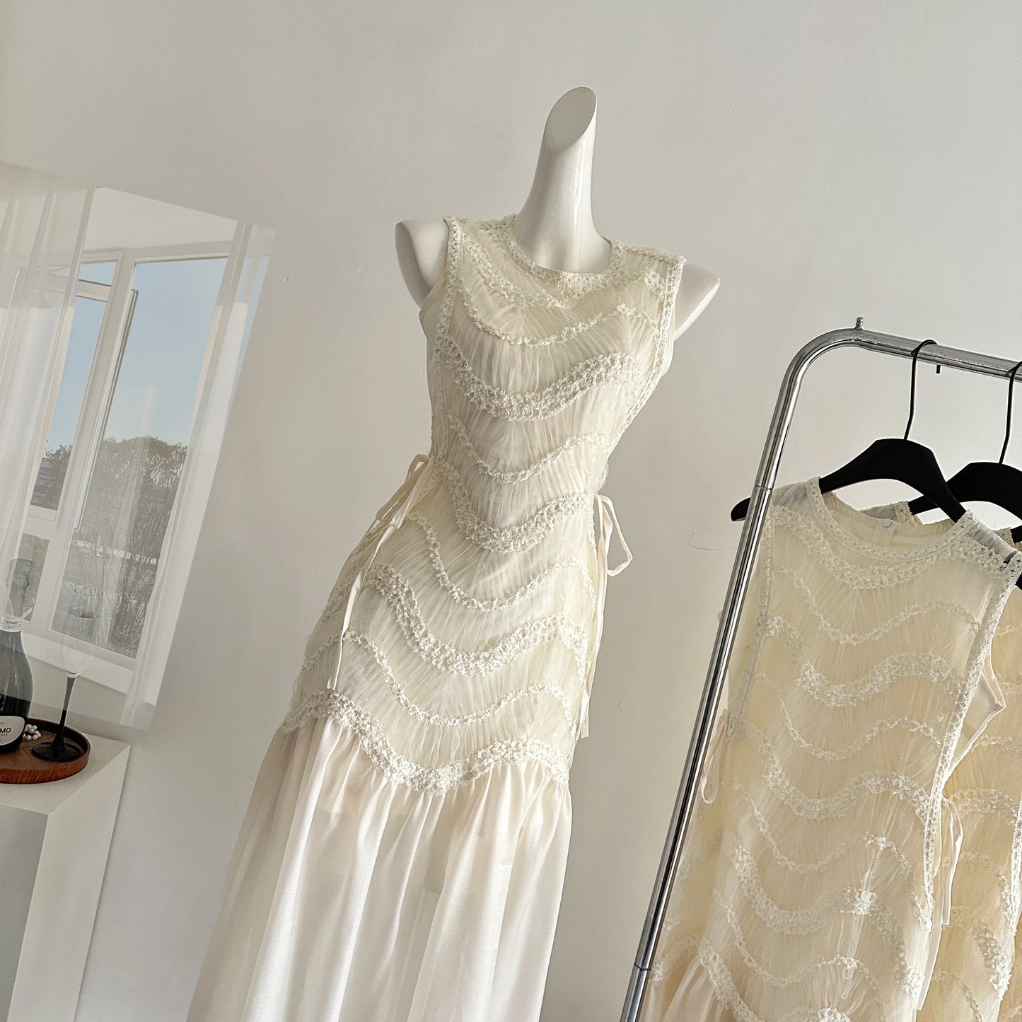 Miyu 2025 Spring New Design Sense Heavy Industry Fairy Sleeveless Light Luxury Dress Beach Dress Waist Skinny White Dress