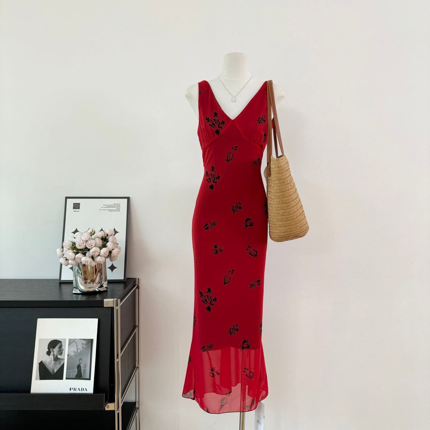 Miyu homemade, red v-neck suspender dress for women's summer waist, hip-wrapped fishtail dress, long red dress, rose.