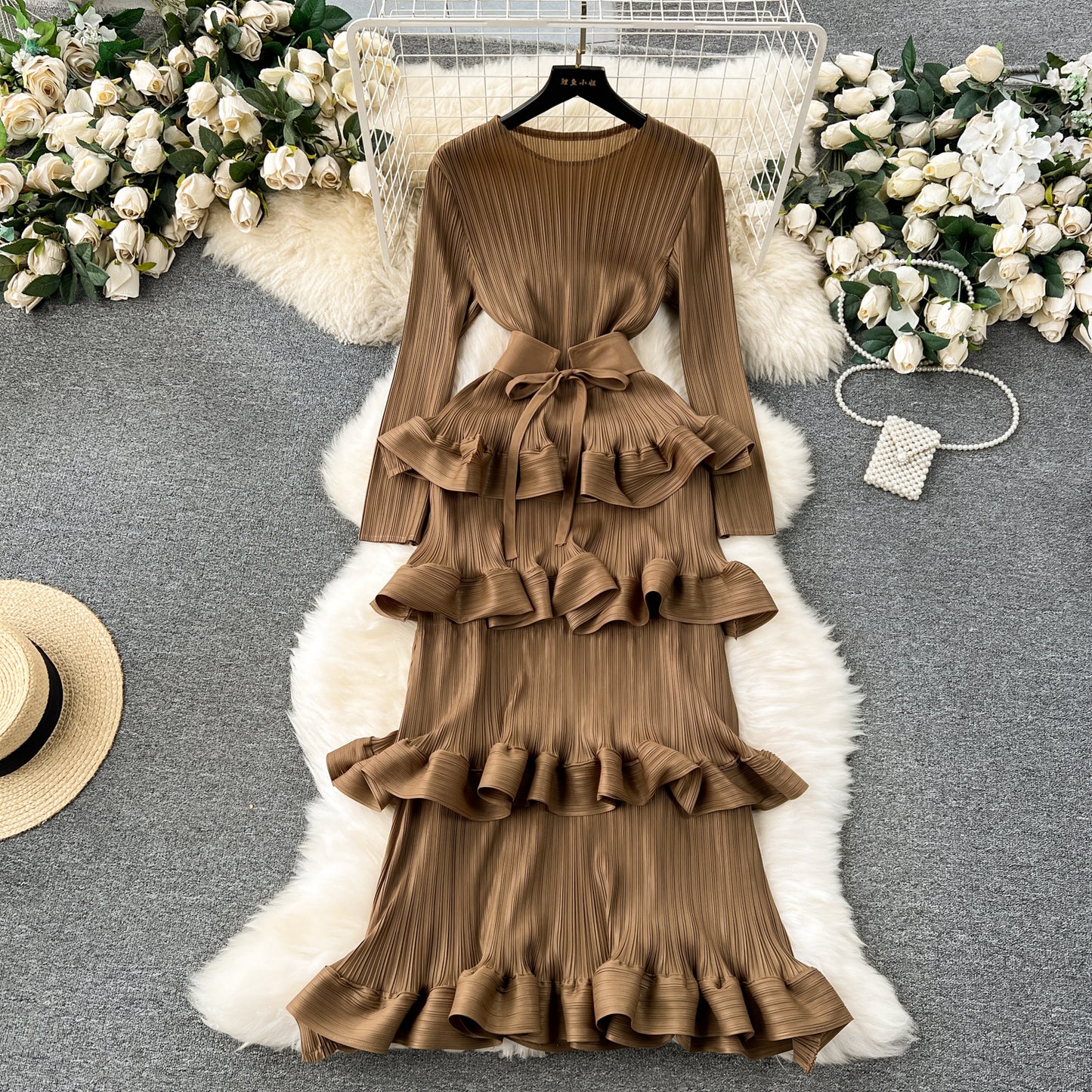 High-end banquet dress, high-end light luxury, niche ruffle edge cake skirt, heavy industry pleated slim-fitting long dress