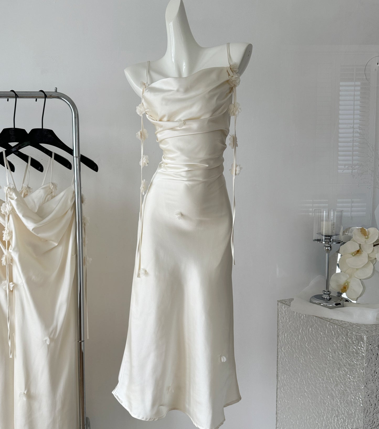 Miyu's homemade summer temperament satin swing neck white suspender dress medium and long slim fishtail hip skirt
