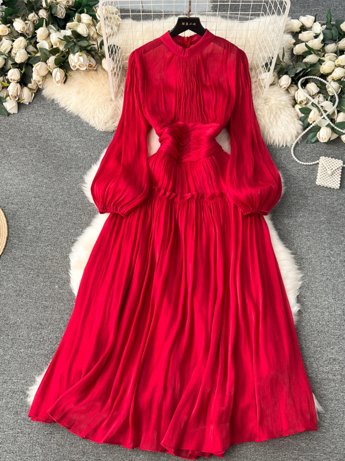 High-end dress women's 2024 early spring new temperament stand-up collar machine pleated waist long bubble sleeve dress