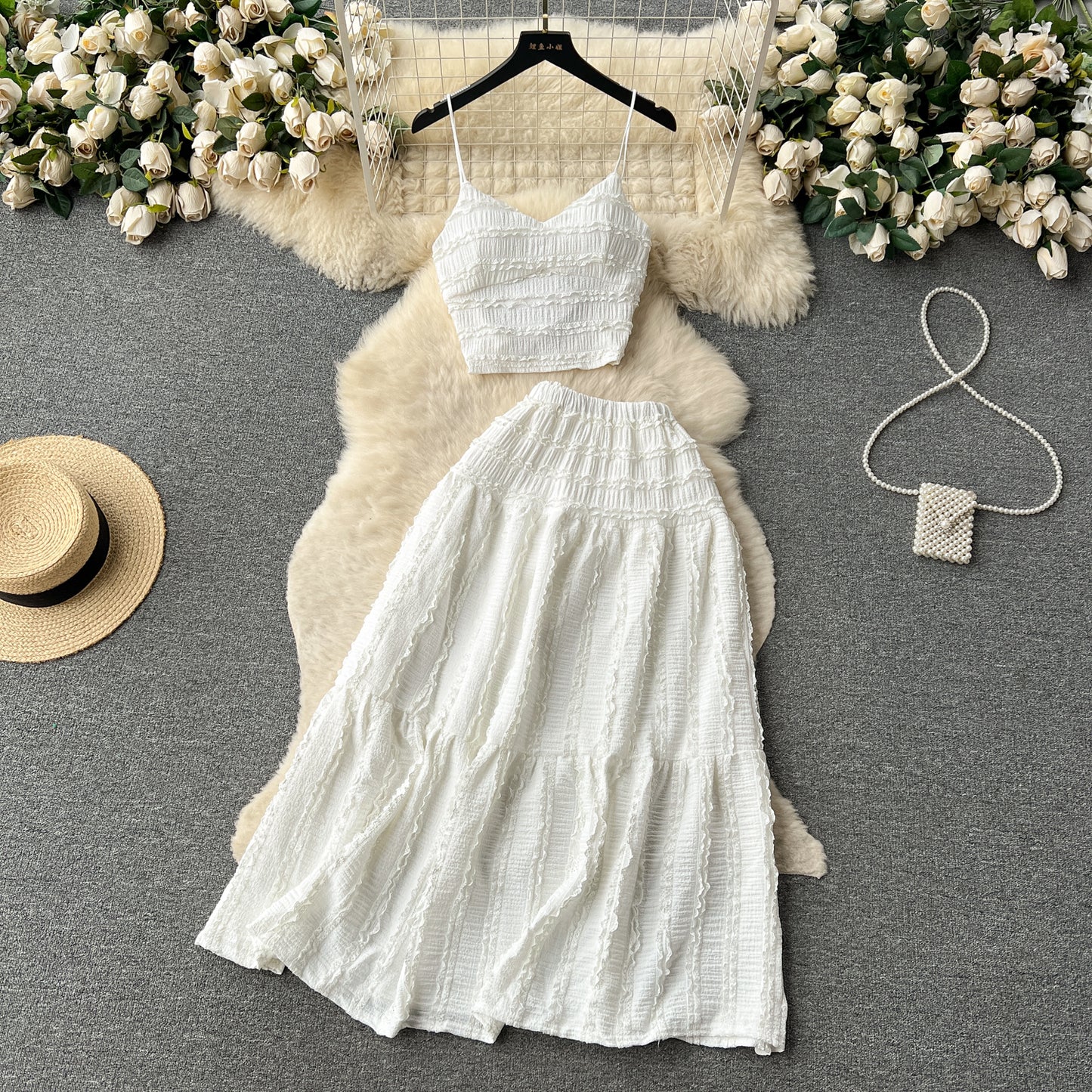 Age reduction suit women's summer wear 2023 new suspender top short versatile pendulum skirt sweet two-piece trendy set