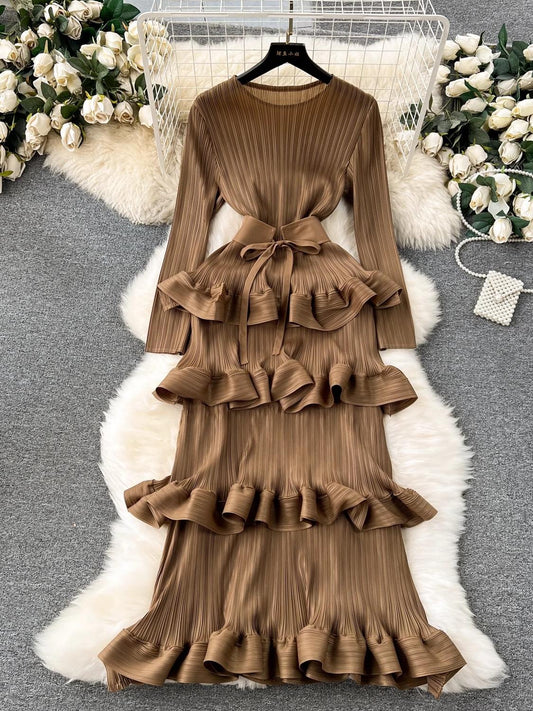 High-end banquet dress, high-end light luxury, niche ruffle edge cake skirt, heavy industry pleated slim-fitting long dress