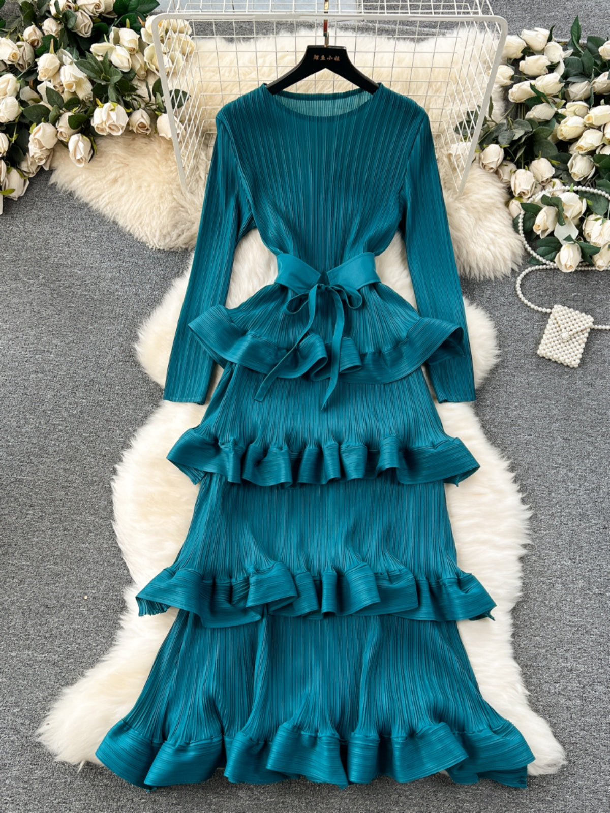 High-end banquet dress, high-end light luxury, niche ruffle edge cake skirt, heavy industry pleated slim-fitting long dress