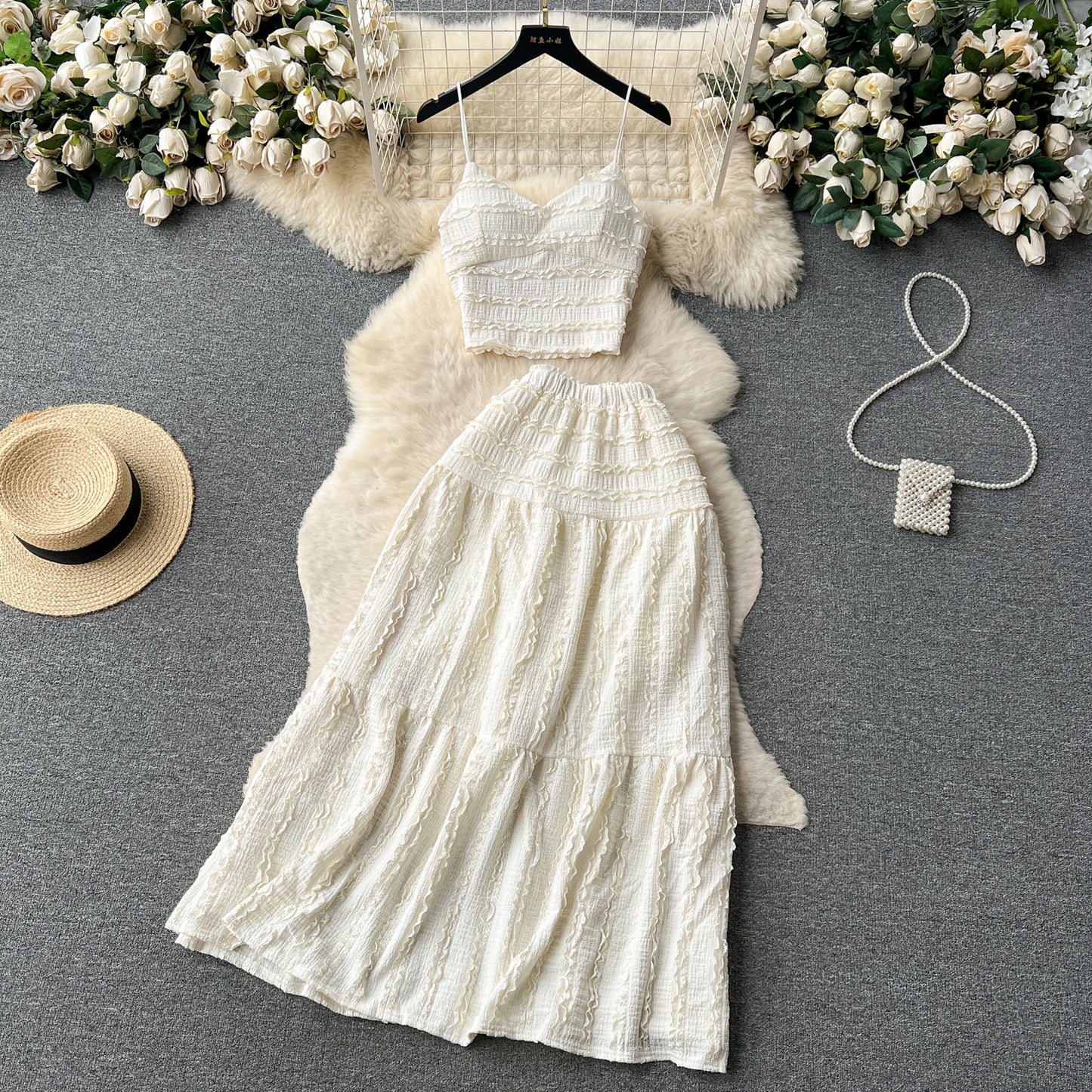 Age reduction suit women's summer wear 2023 new suspender top short versatile pendulum skirt sweet two-piece trendy set