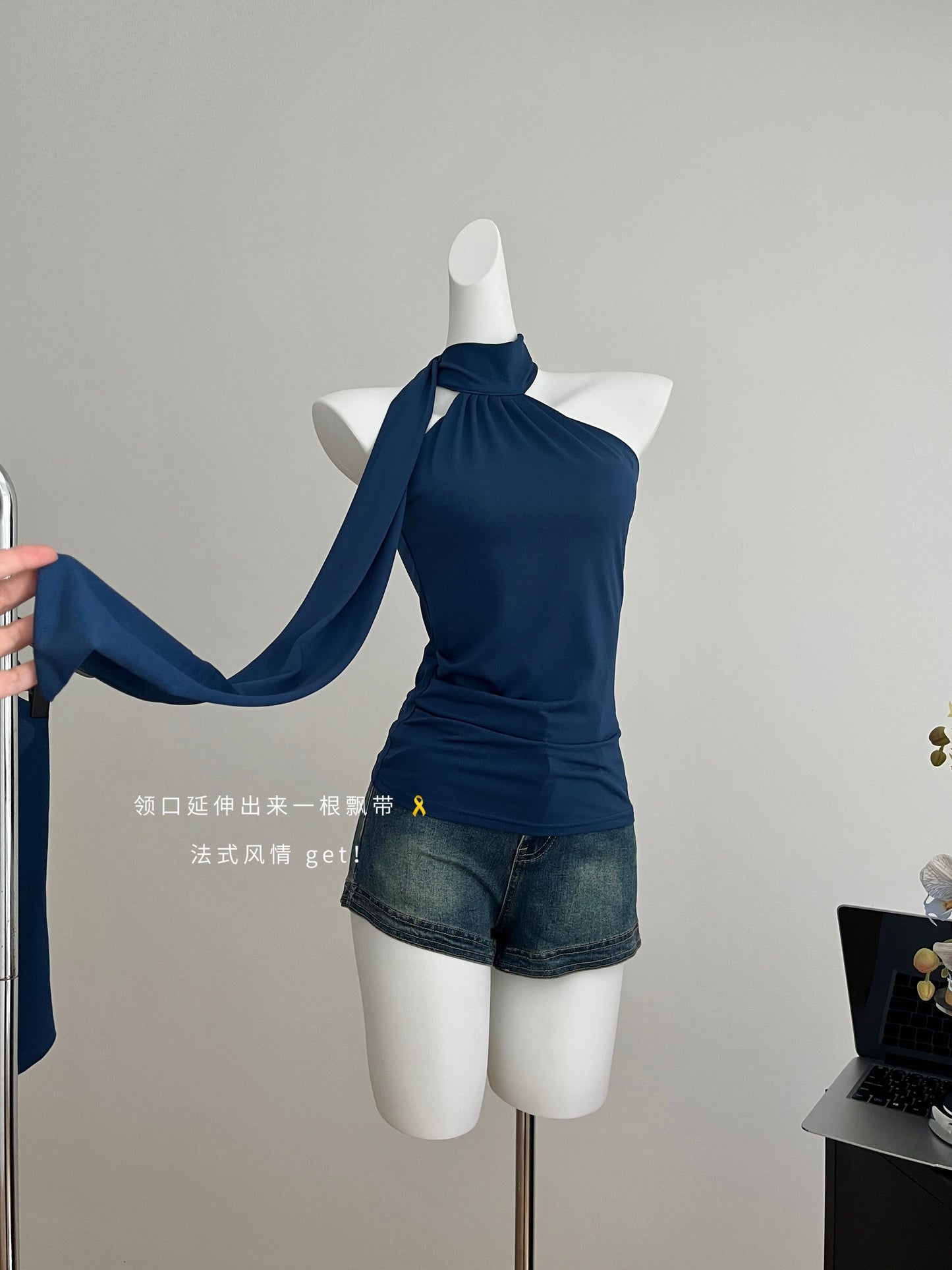 Miyou self-made, designed slanted shoulder streamer white waist top 2025 summer new super fire solid color